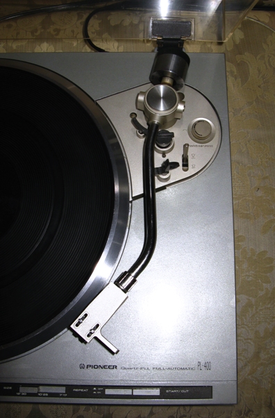 Tonearm and Controls View